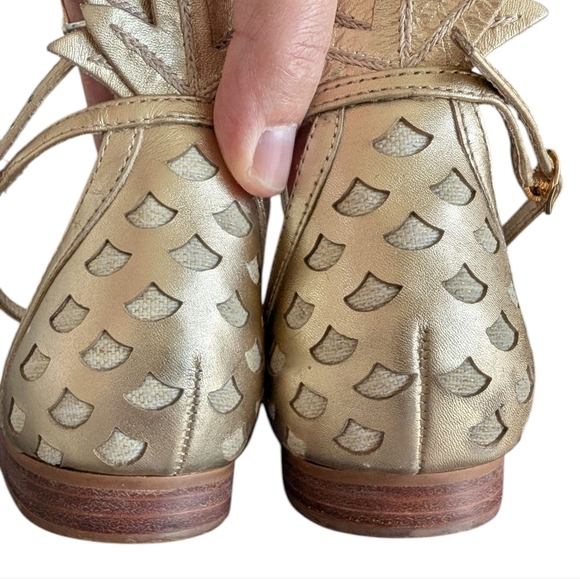 Lilly Pulitzer Gold Laura Pineapple Sandals sz 8.5 - Picture 4 of 7